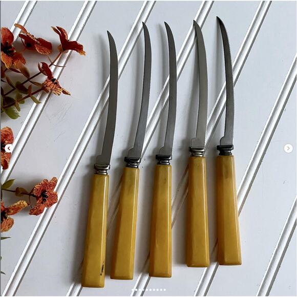 Vintage Butterscotch Bakelite Stainless Steel Flatware Knives Serrated Knife x10 - Picture 2 of 10